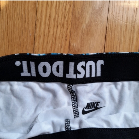 Nike Women's Abstract Blue and Black Leggings - Picture 6 of 9